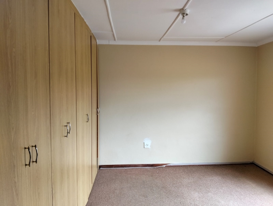 To Let 4 Bedroom Property for Rent in Southernwood Eastern Cape